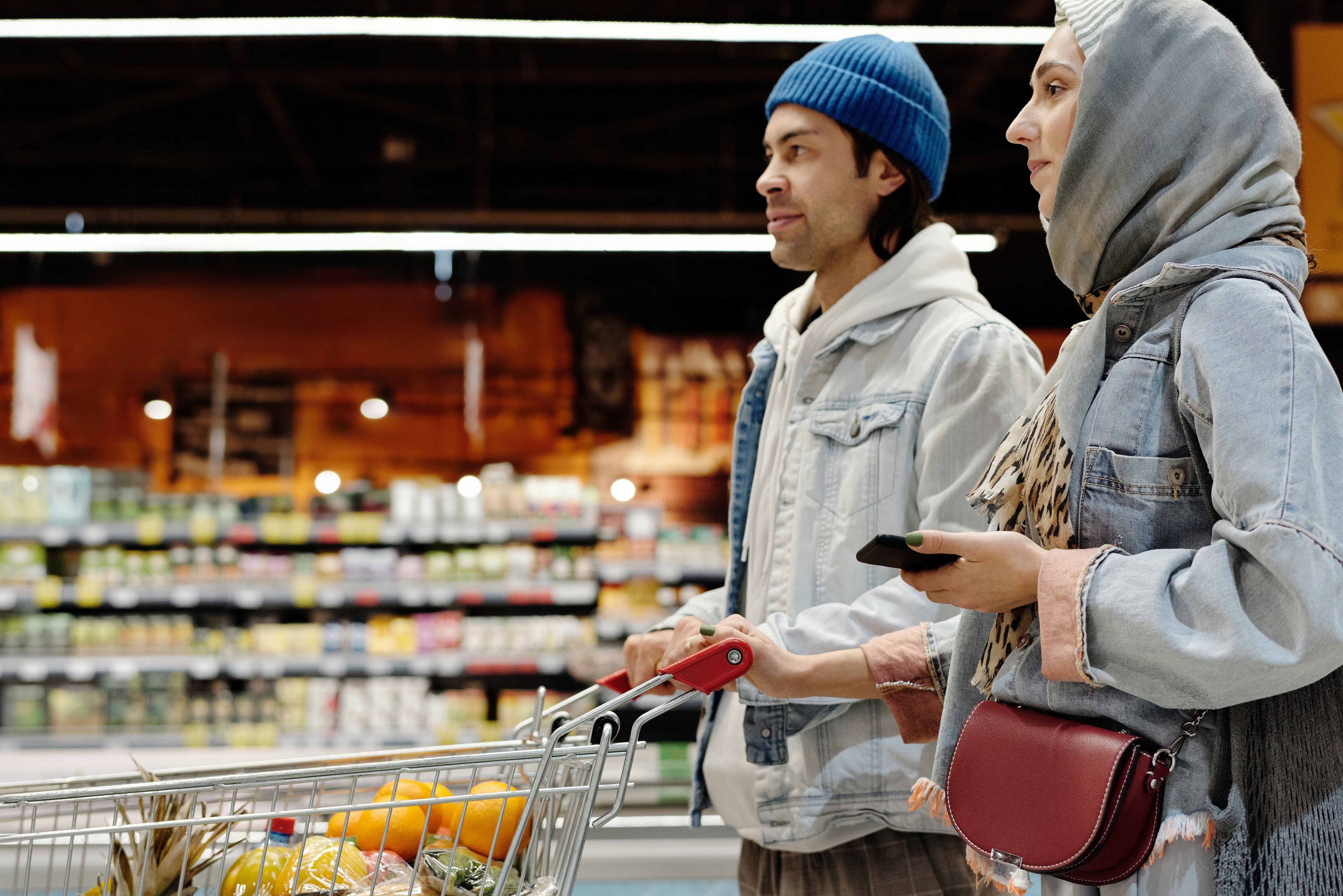 Знай товар. Situation in the supermarket. Вместо российского закупается сырьё из Саудовской Аравии.