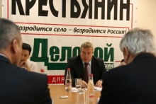 Приветствую всех. Ну, что, как бы там ни было, встречу с губернатором мы провели. Теперь можно обдумать происходящее и оценить перспективы. Если видели трансляцию или читали отчет — пожалуйста, высказывайтесь, критикуйте.