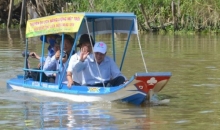 Вьетнамские фермеры создали лодку, не потребляющую солярку
